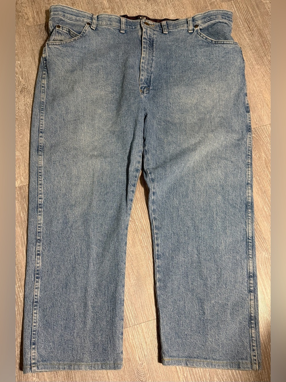 Wrangler Men's Relaxed Jeans in Light Blue Denim